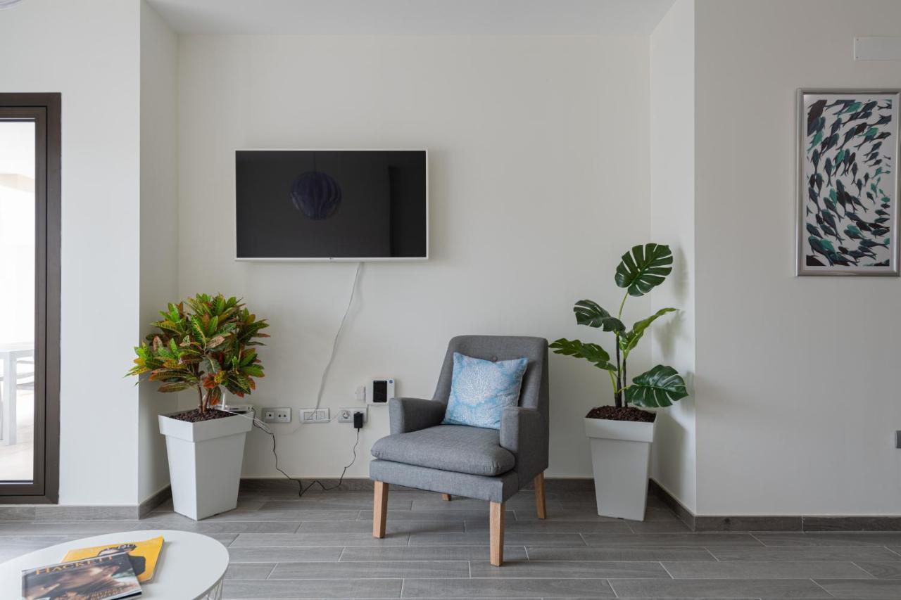 Homeforguest Flat With Large Terrace In Modern Residential Complex With Swimming Pool Калета де Фусте Екстериор снимка